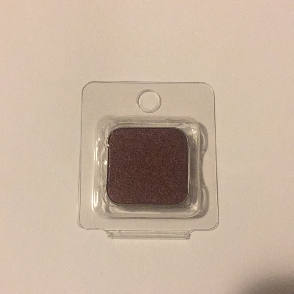 Brand new Maskcara eye shadow Gilded color